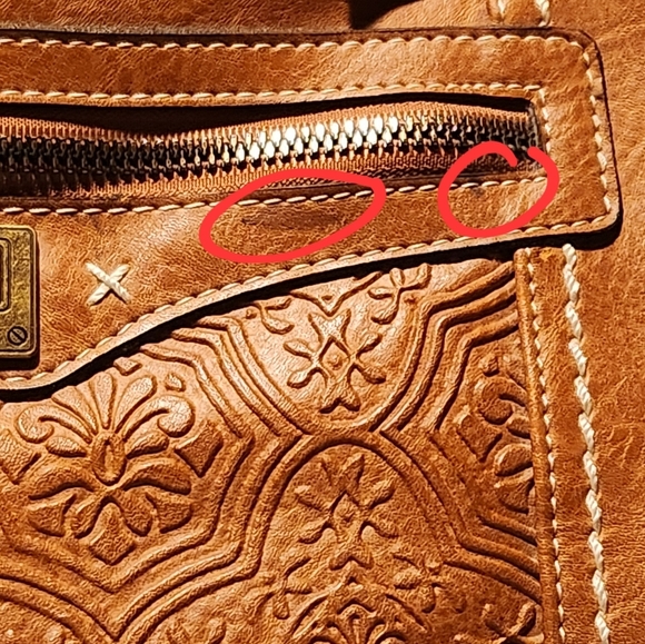 BOC Embossed Faux Leather Shoulder Purse - Picture 7 of 7